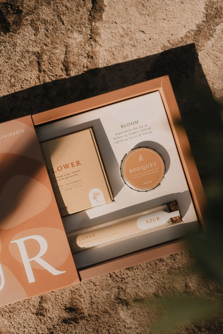 Gift set with 'R' design on a textured surface
